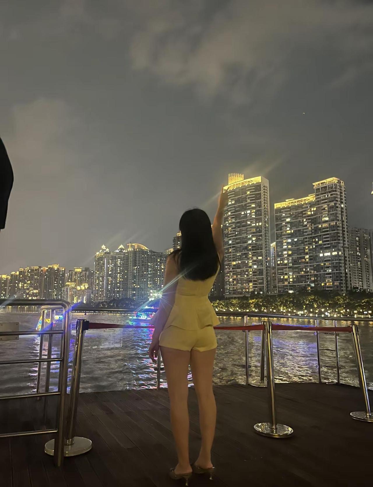 凑个热闹，夜游珠江  看看广州的小蛮腰，吹吹珠江的晚风。