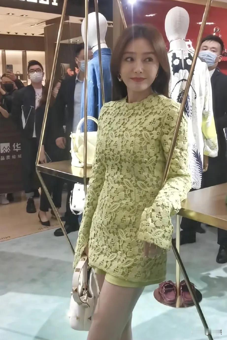 秦岚确实漂亮耐看型落落大方