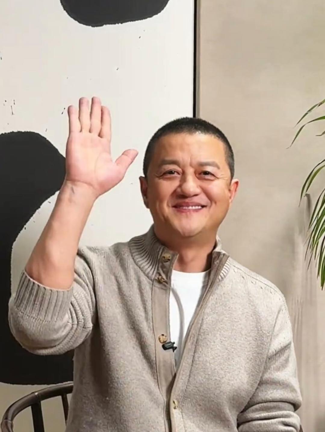 其实看待李亚鹏，
真的没必要带着偏见一刀切。
 
这次他在香港为嫣然儿童医院募款