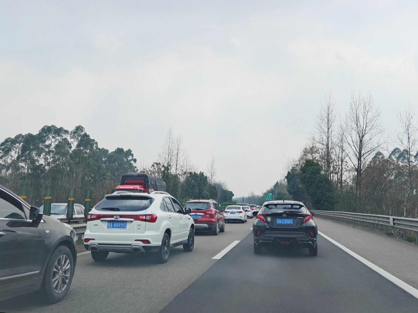 才初三，回城的路上都堵起了…是牛马些多了，还是小汽车的价格打下来了？电车出海工作