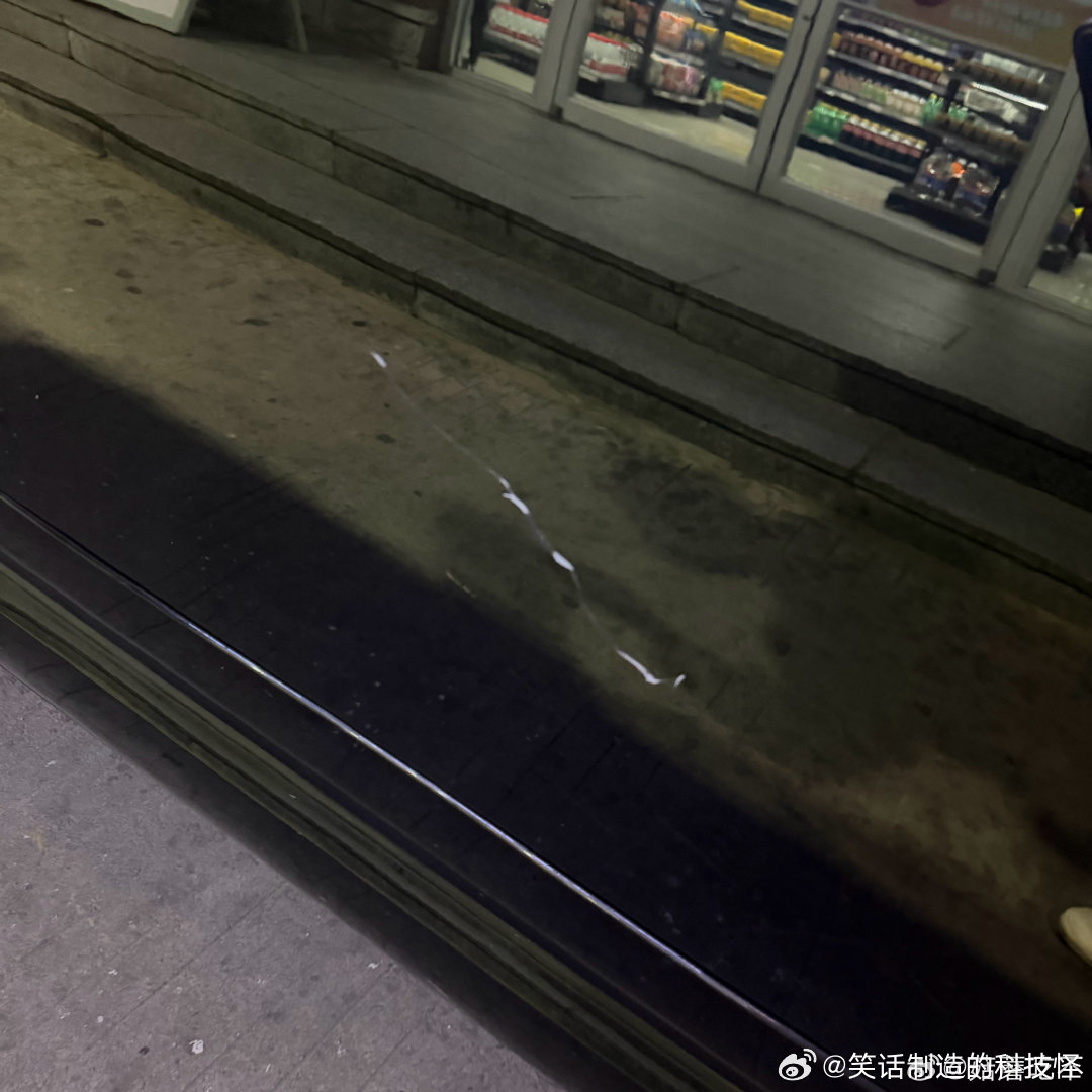 我无语了 给车刮了 这几个人 我到服务区加油才看见 （