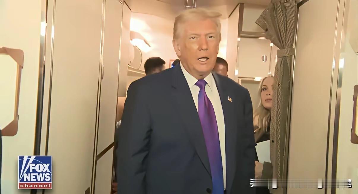 特朗普骂AOC“蠢”，骂得好！
并非单纯的人身攻击，而是抓住了她的致命短板：
记