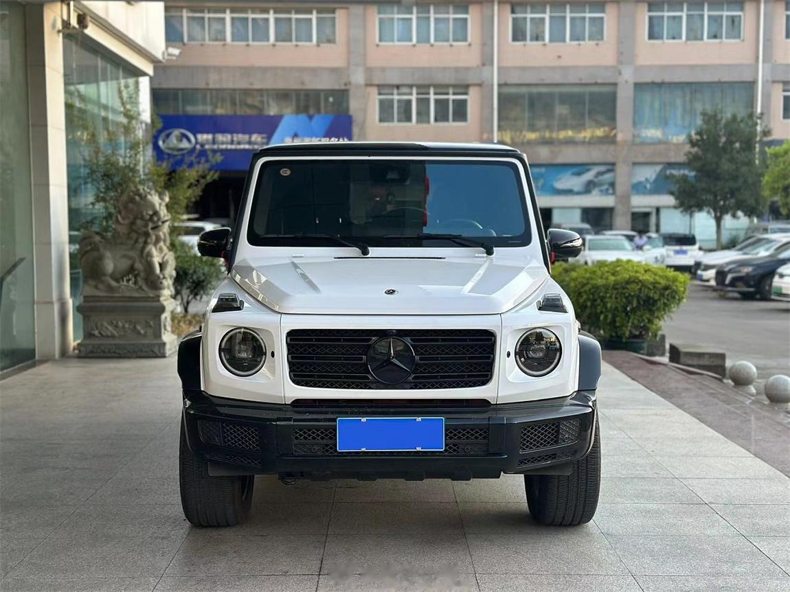 奔驰 G500 红外/黑内 准新车去年6月上牌，仅行驶8000公里原版原漆贴白色