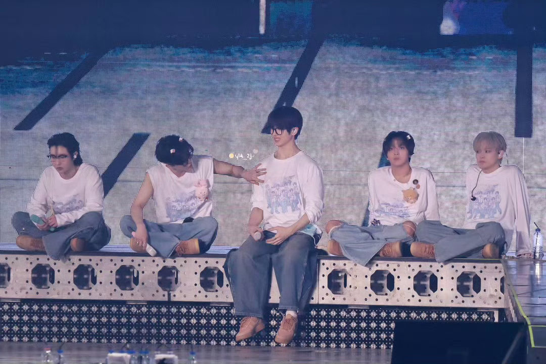 朴志晟泡泡发长文每个人都有自己珍贵的人生 选择这条路走下去 最终还是自己的选择 