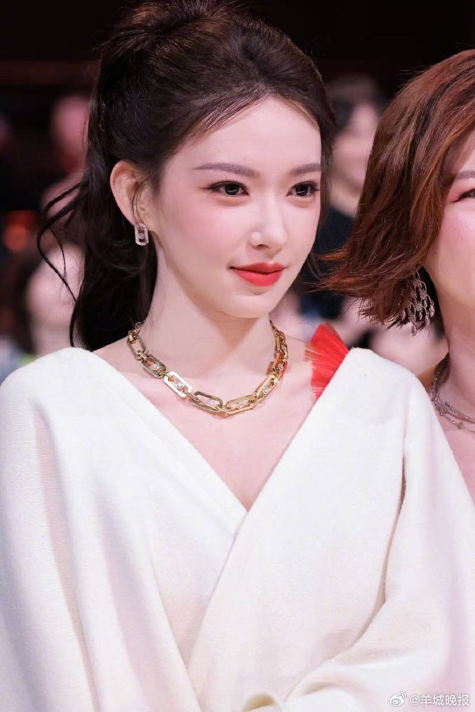 【大放送】是不是还在对2025进行戒断反应呢微博之夜怼脸拍合集这不就来了你最喜欢