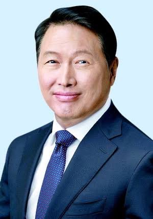 SK海力士董事长崔泰元预计，明年人工智能半导体需求将激增60%至100%，整体存