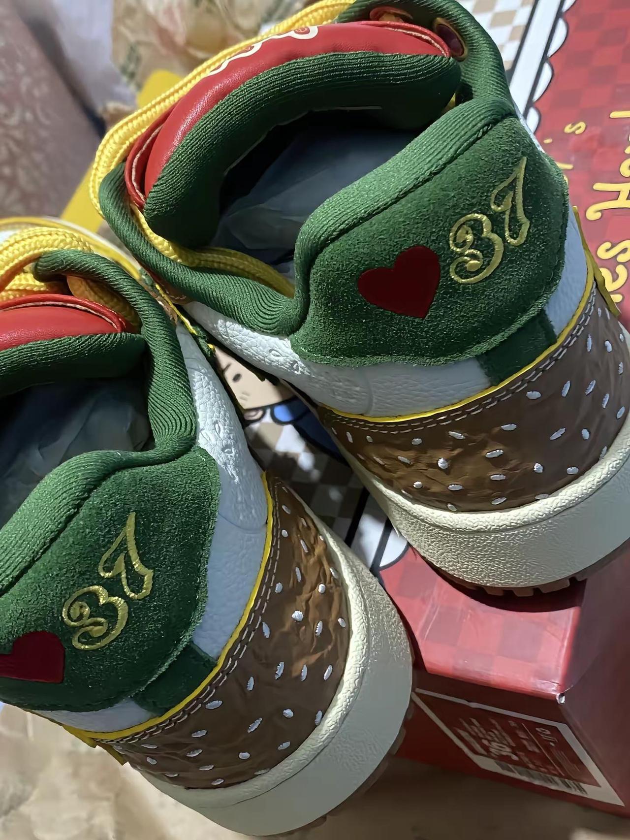 收到了❤️谢谢三哥三斤9237 9237 三斤联名汉堡鞋