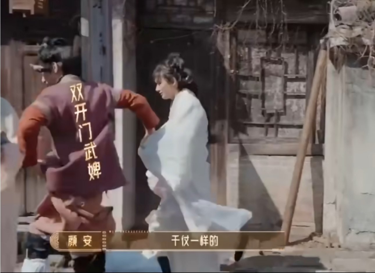 余宇涵 过来躺下娇弱小姐威猛丫鬟，这反差萌直接笑不活了！颜安和余宇涵的丫鬟装对手