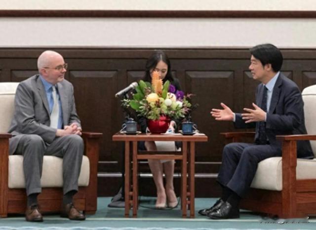 美国表态后，民进党摊牌了，称台湾没光复节，整个岛内彻底炸锅了。早就说了台湾现在被