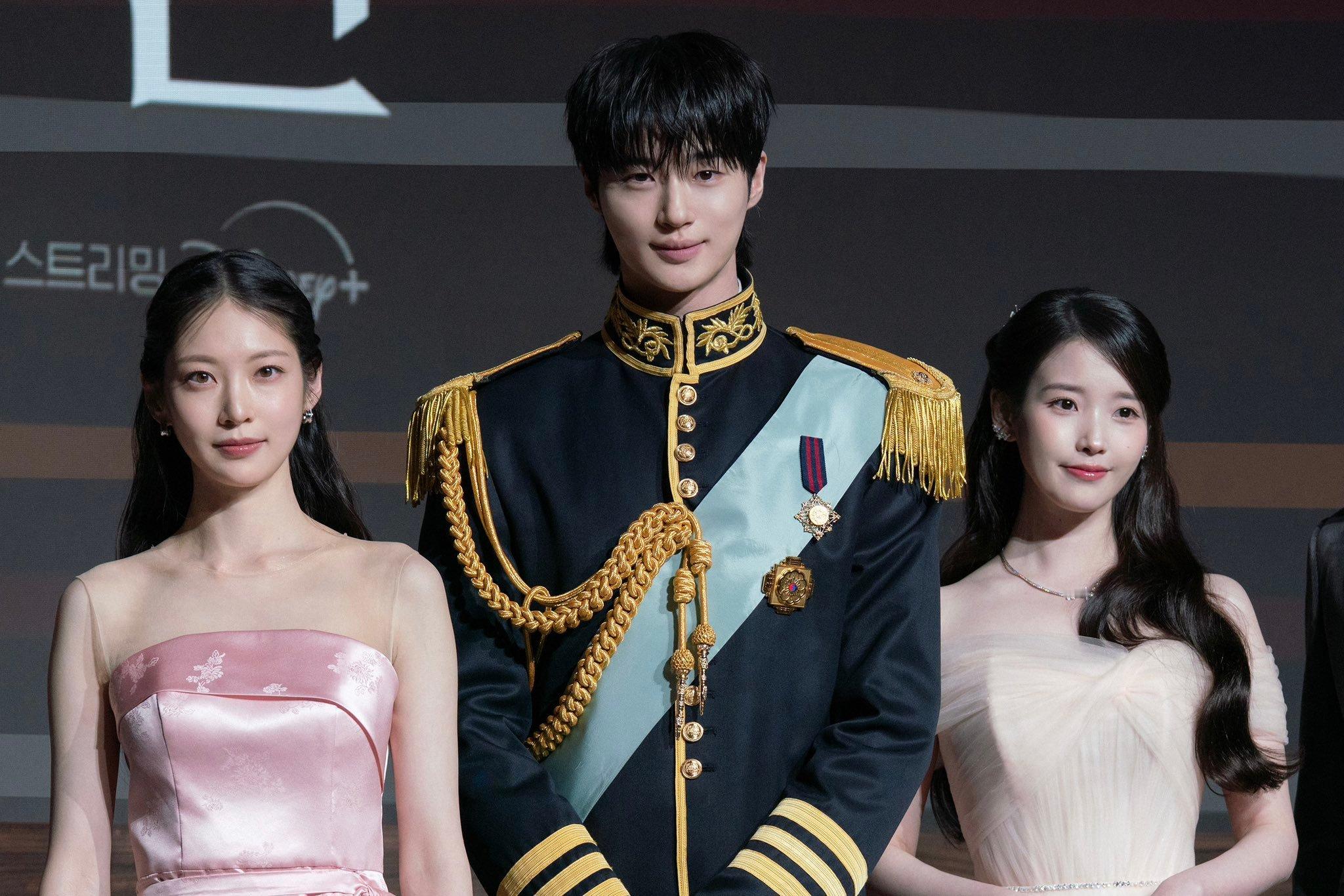 两位美女美成啥样了