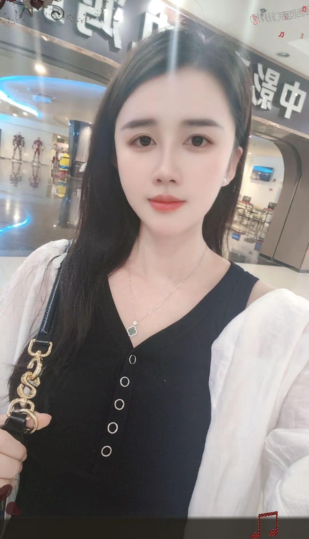 生活最好的状态就是：人静 物简 心安，会焦虑，也会自愈。 生活嘛，哪有百依百顺的