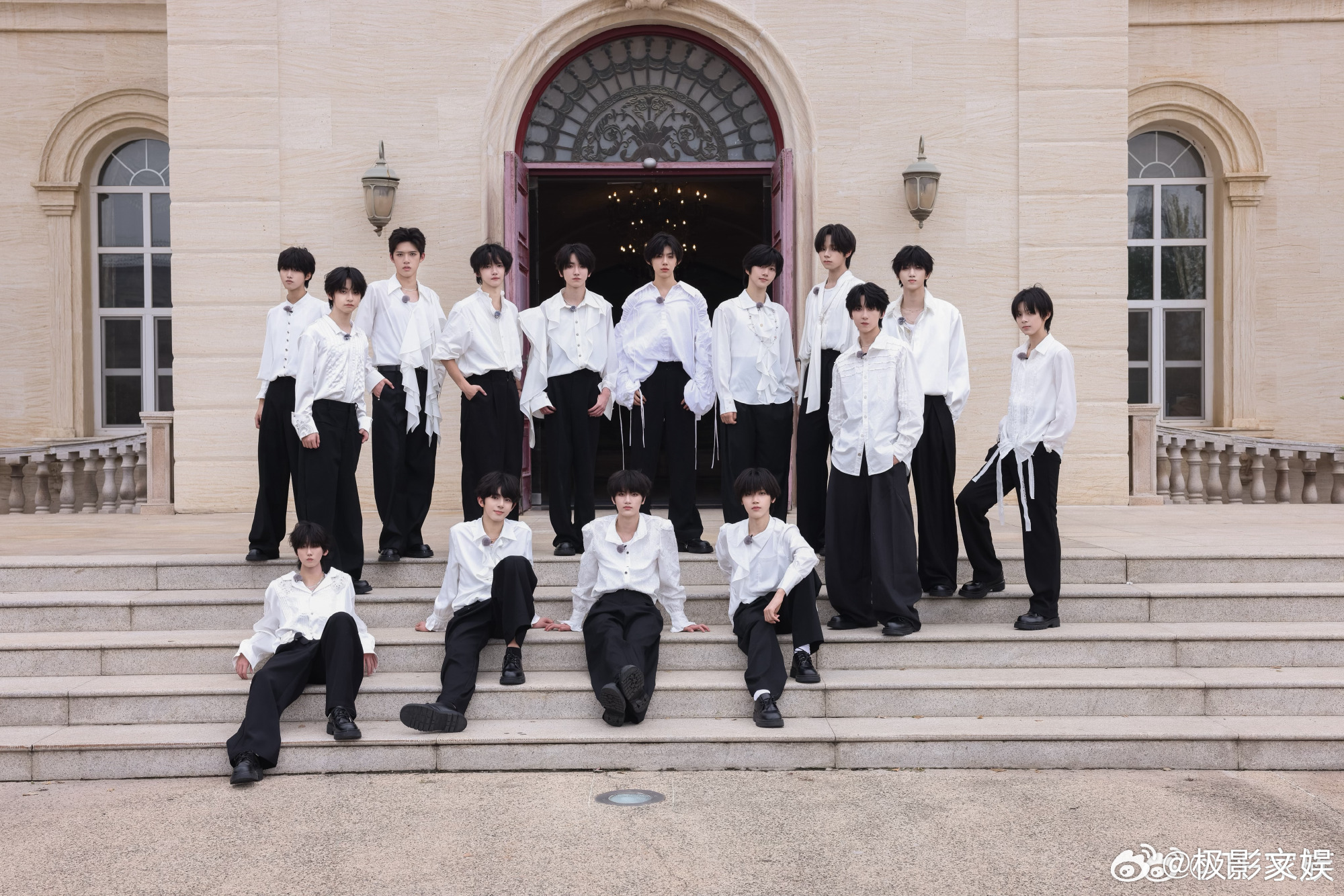 TF家族突围2破局群像花絮照tf家族群像花絮照TF家族突围2破局群像花絮照，好帅