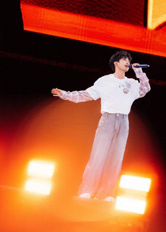 2026深深的巡回演唱会# #周深北京演唱会#周深深深的舞台日记#