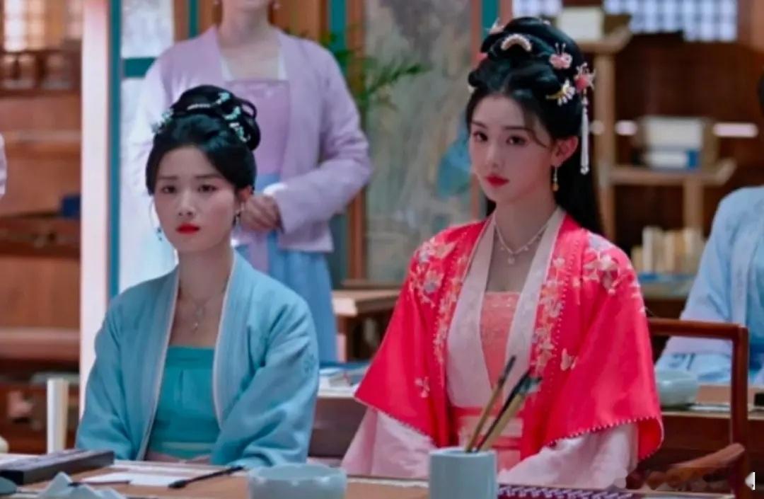 同框即被碾压？卢昱晓次次被女配艳压太尴尬 