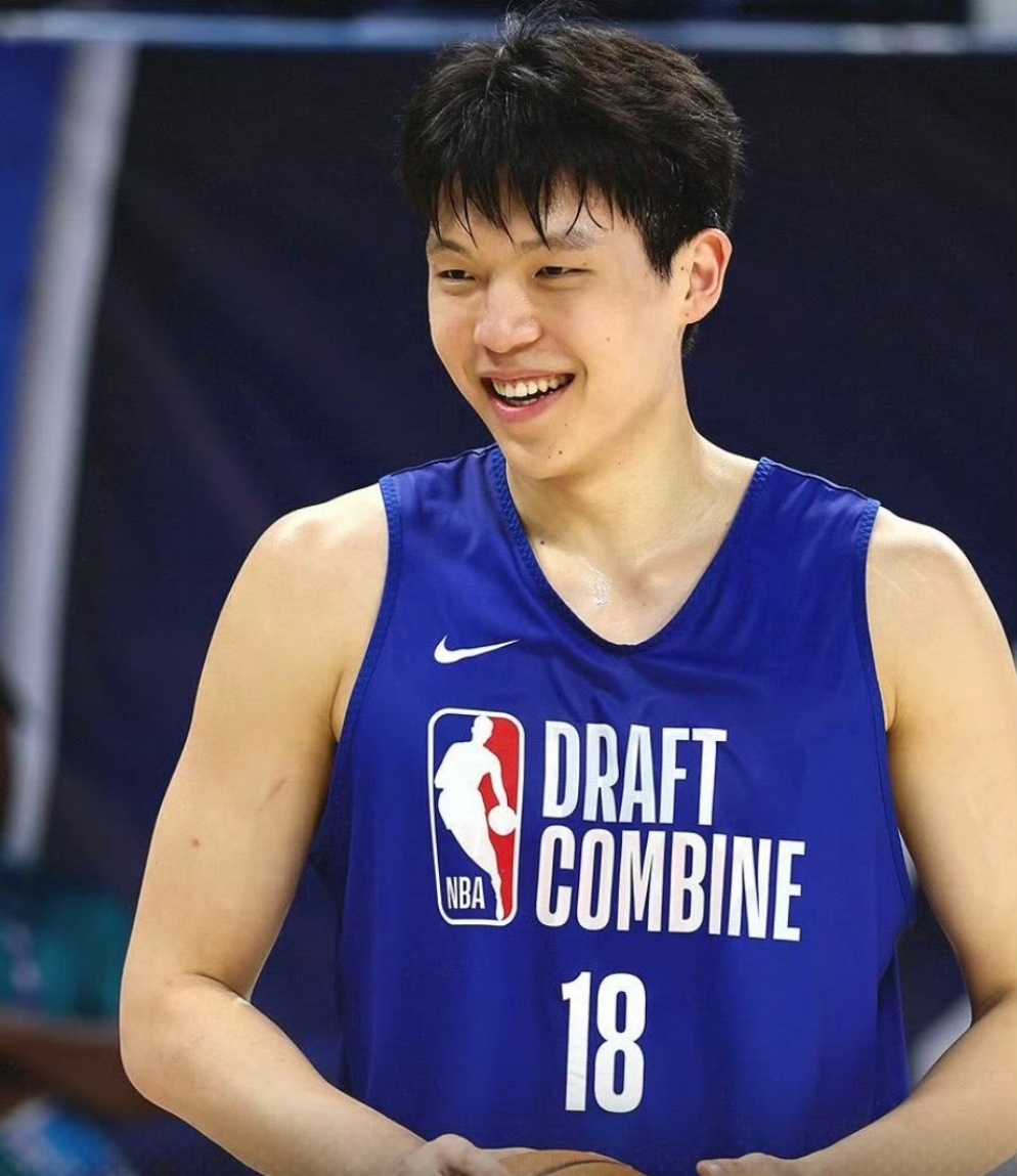 勇记Sam Gordon特意单独发文证实，勇士上周试训了杨瀚森。 ​曝勇士试训杨