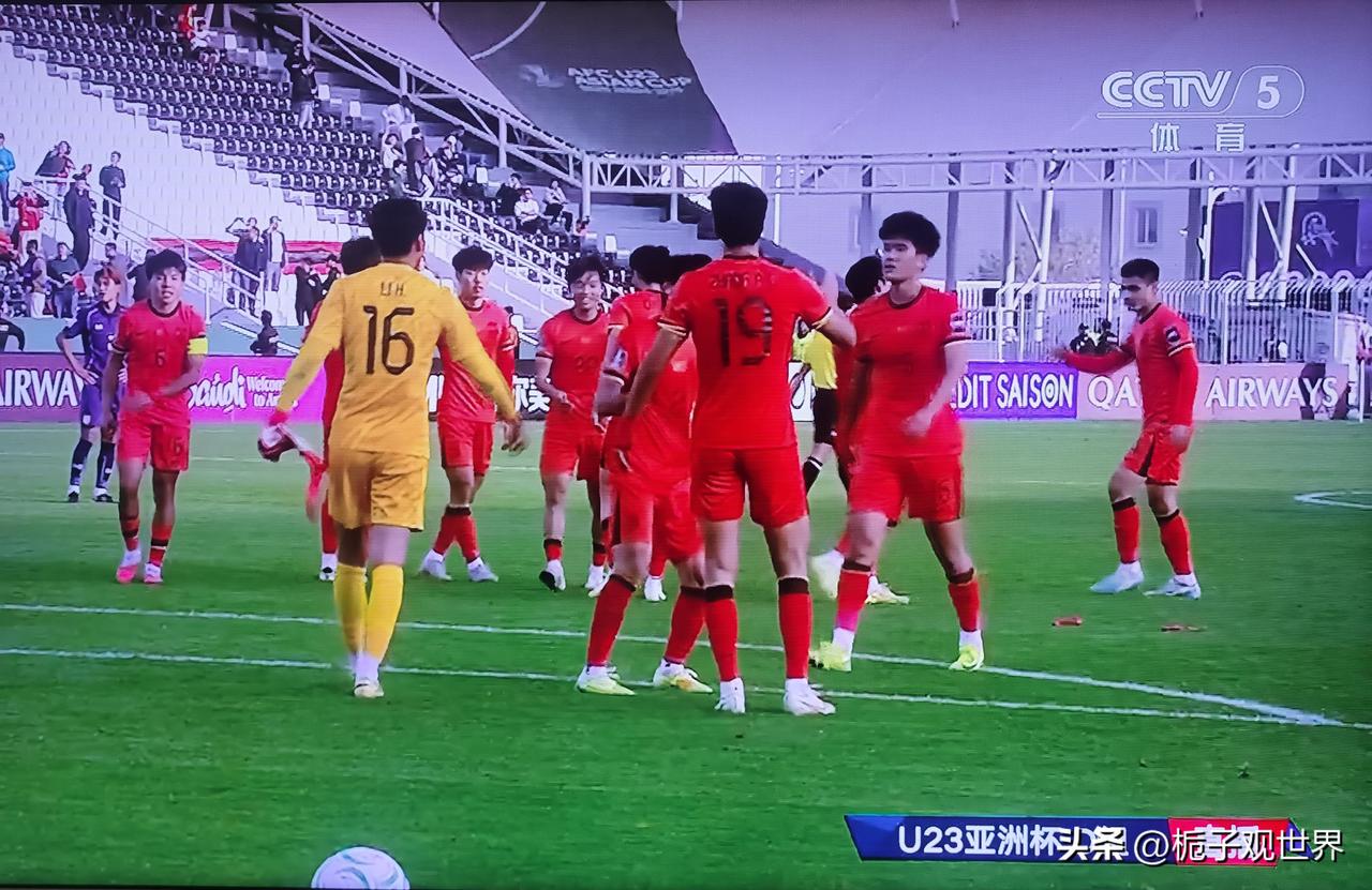 2026年亚足联U23男足亚洲杯D组最后一轮比赛中，中国队战平泰国队，这样小组赛