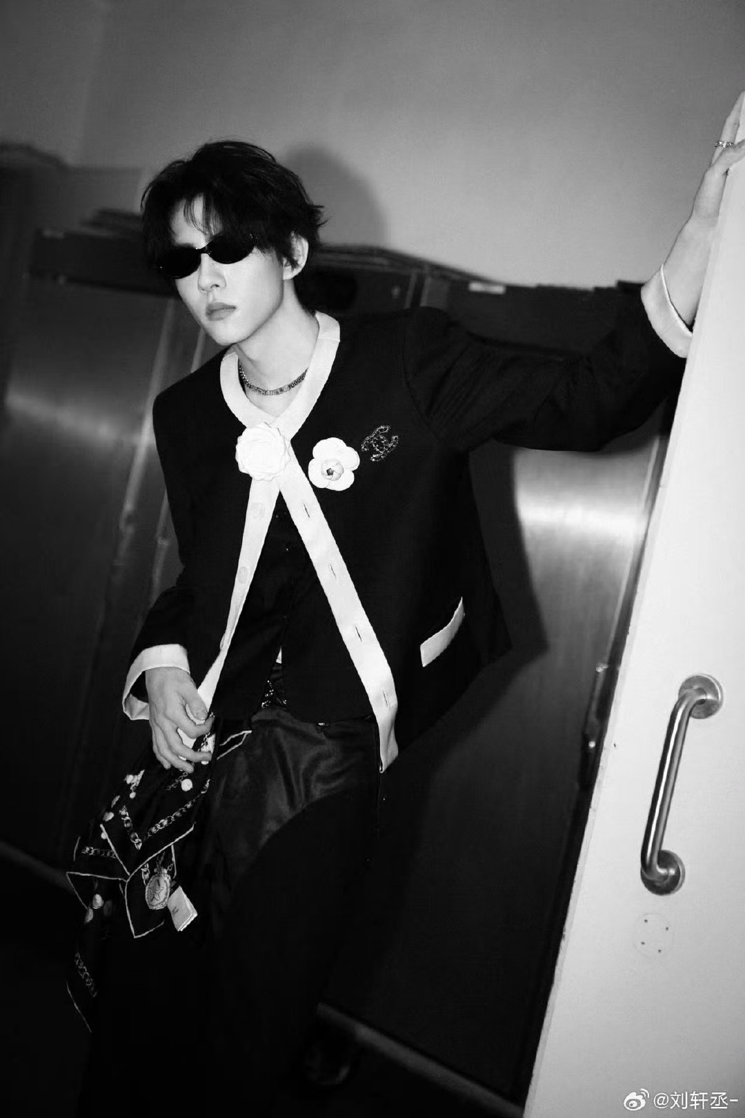 刘轩丞换衣服前五分钟出图刘轩丞想象自己有腔调 ​刘轩丞换衣服前五分钟出图 ​​​