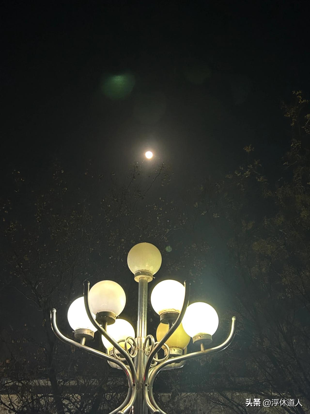 民权县的月亮🌙你们哪里的月亮现在是什么样子的？