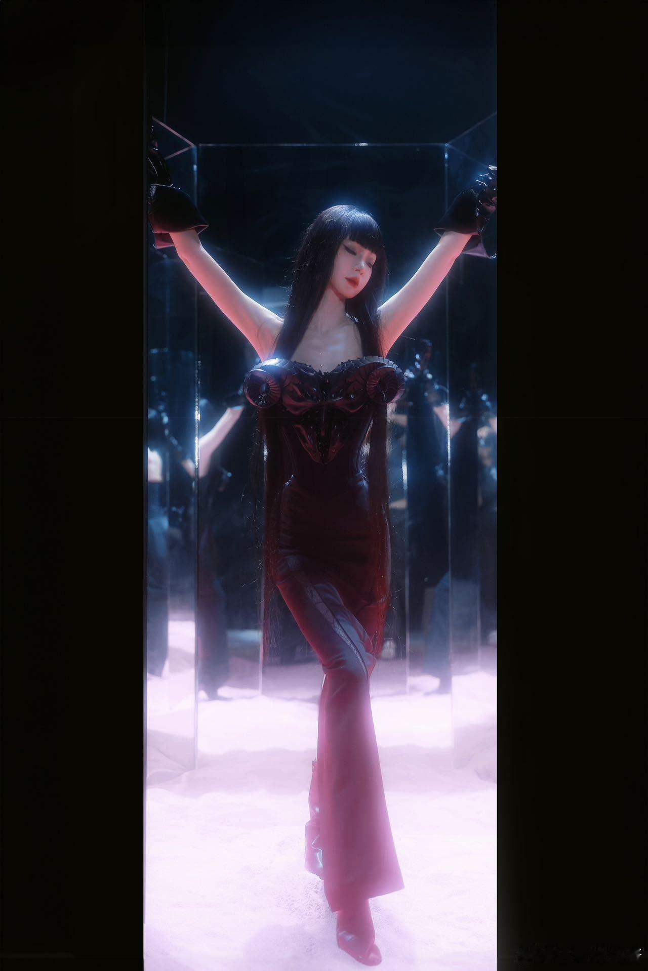 戚薇teacher级别  戚薇的富江风造型无疑达到了 teacher 级别高度。