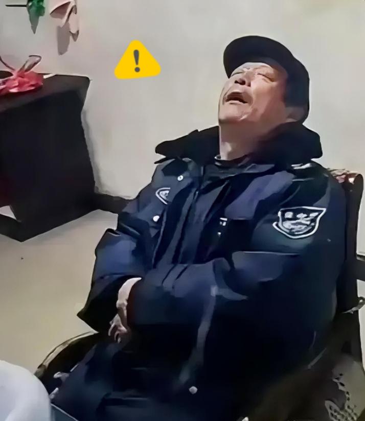 毫无人性！连正常生理需求都不放过！”2022年，广东清远，60岁大爷做保安三年，