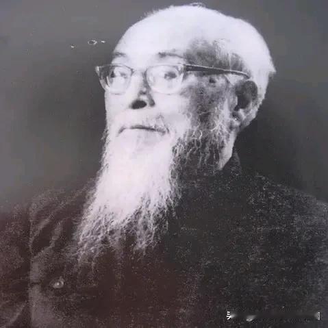 冯友兰的文章《胡风和胡适“异曲同工”》是在特定的历史背景下，对胡风和胡适的思想进