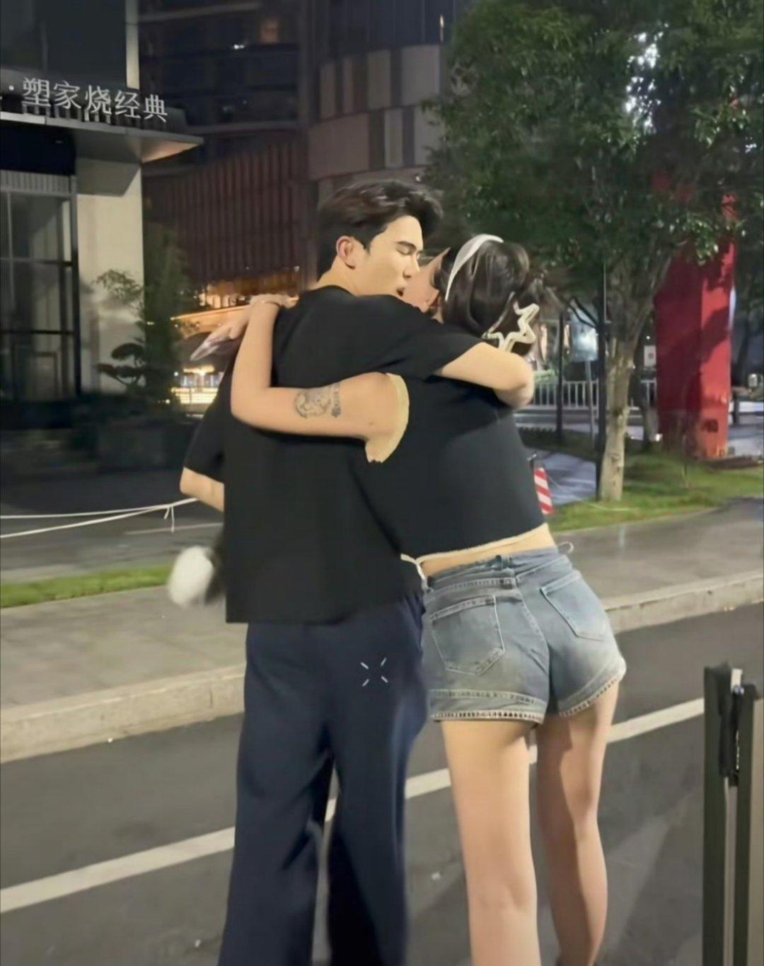韩安冉宋浩然凌晨街头亲吻，韩安冉嫁对了人，好甜蜜！祝姐姐幸福🥰～ ​​​