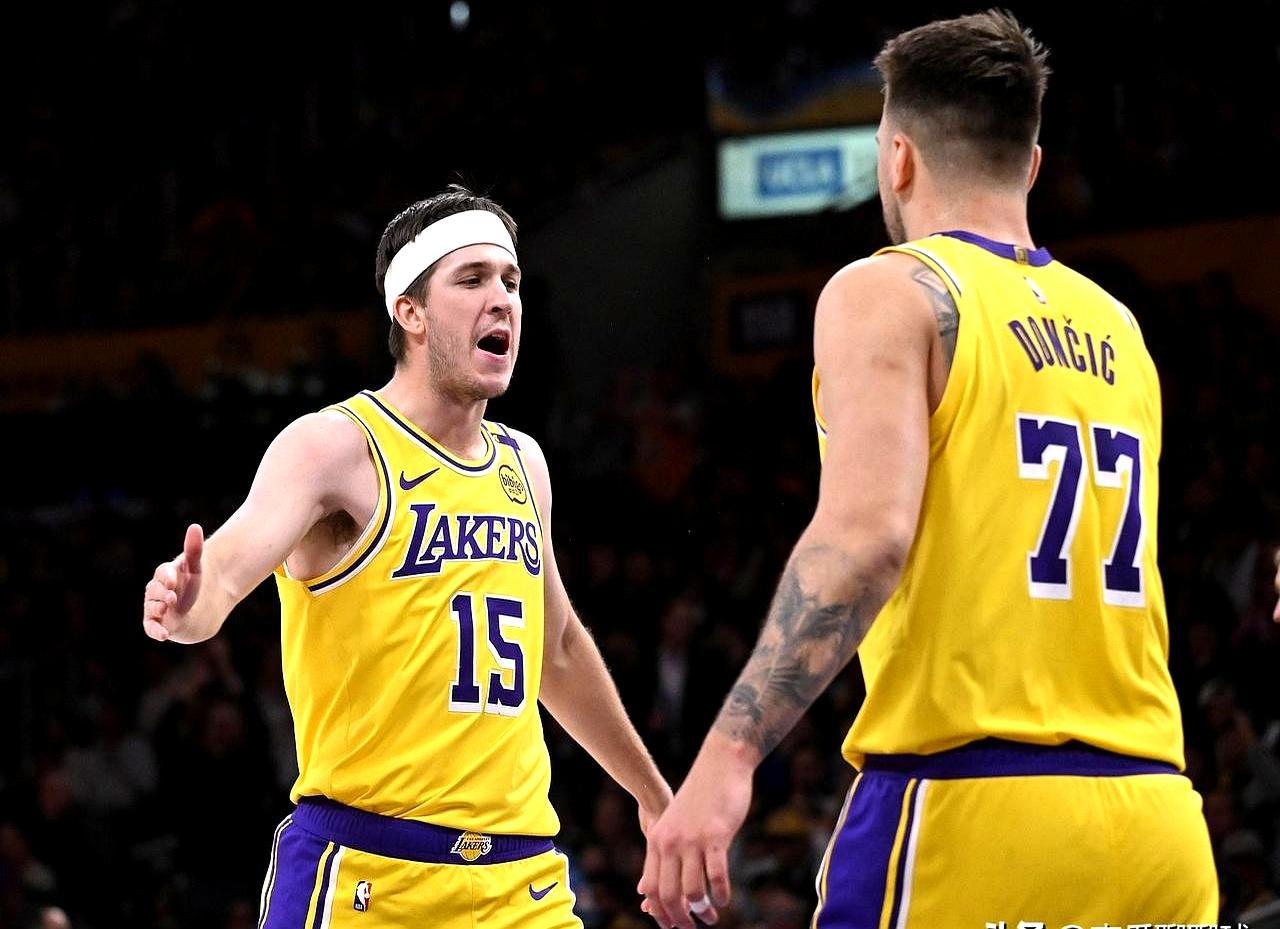 没詹姆斯的湖人，居然把森林狼赛季横扫了。
 
里夫斯下半场独砍29分，全场拿下3