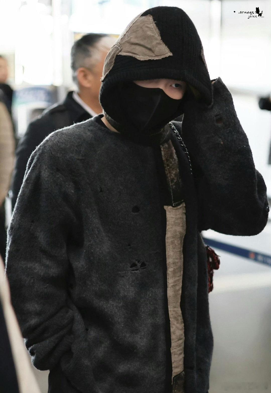 周震南、何洛洛、夏之光和张颜齐出发录制《2》啦～～R1SE合体了快一半了🤣 