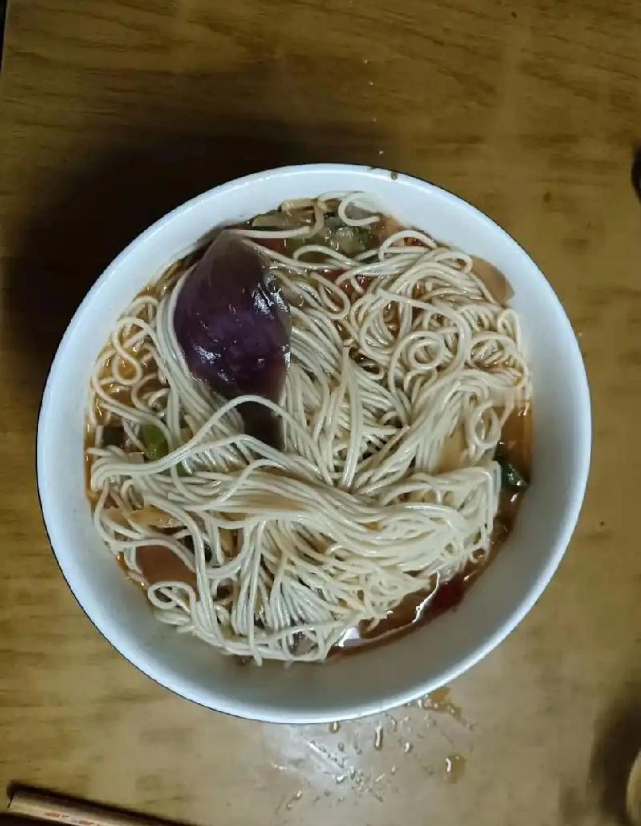 我喜欢吃面条

做面条吃