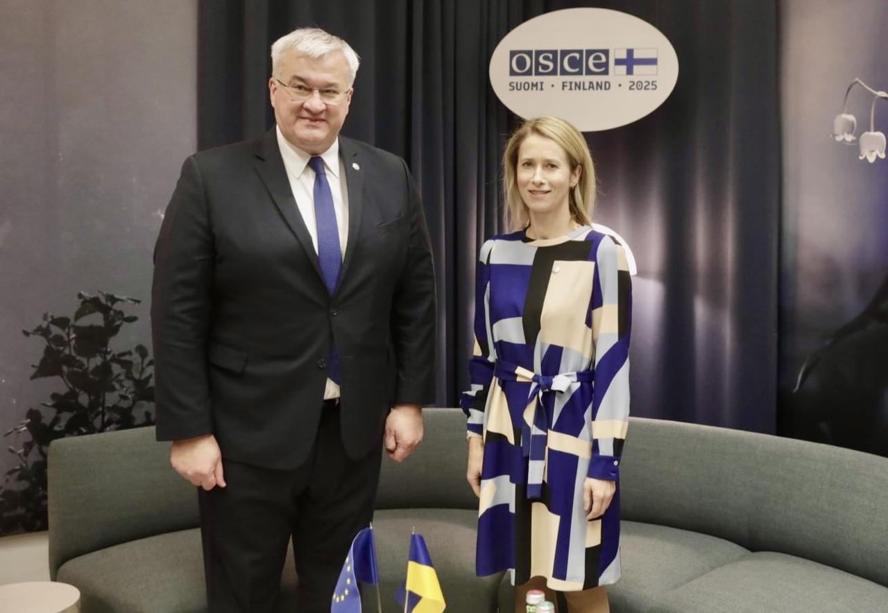 欧盟外长：
好朋友会站在一起。
在各方持续努力结束俄罗斯发动的战争之际，有一点很