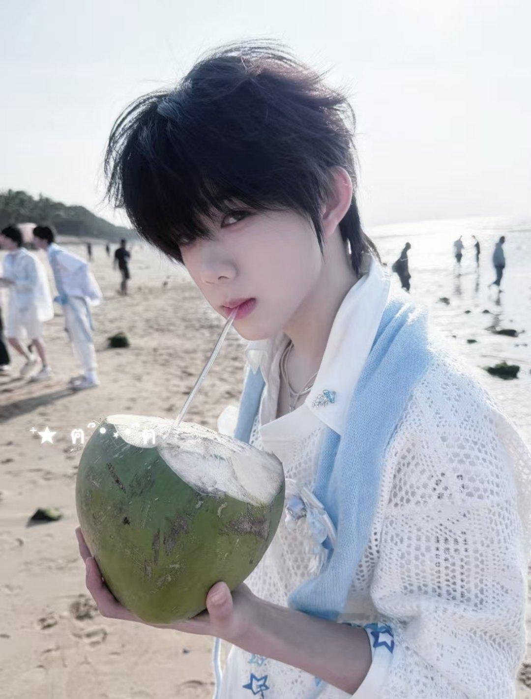 陈奕恒 💜陈奕恒 四代顶级视觉门面💜陈奕恒 四永一💜“想把天上的星星摘给你