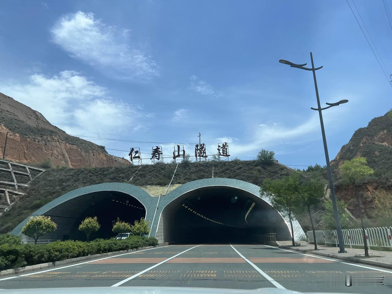 兰州这个城市日新月异的在发展，城市的道路和周边的道路也是越来越好，今天开车路过安