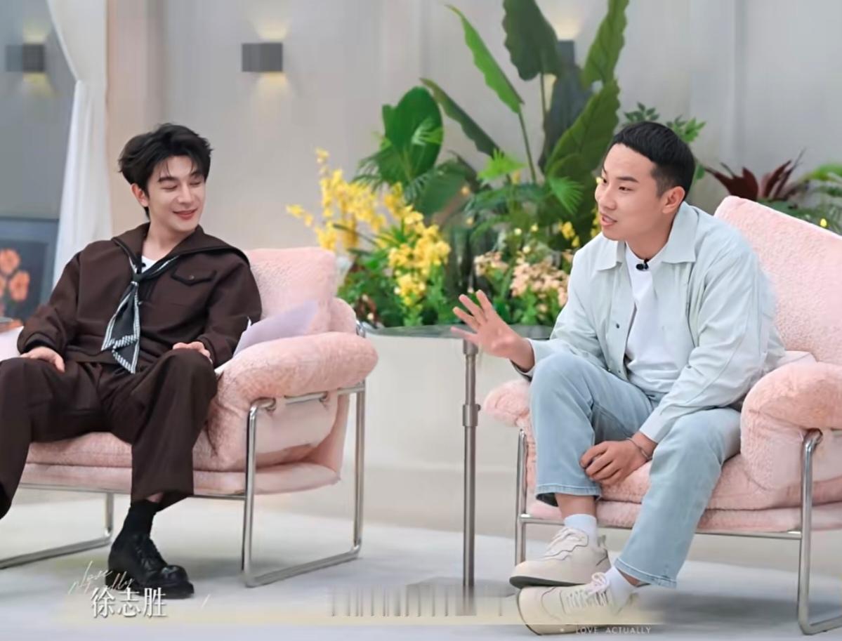徐志胜分享自己恋爱必杀技，说：“我俩就算再生气也会约定一个事，就是打第二次视频电
