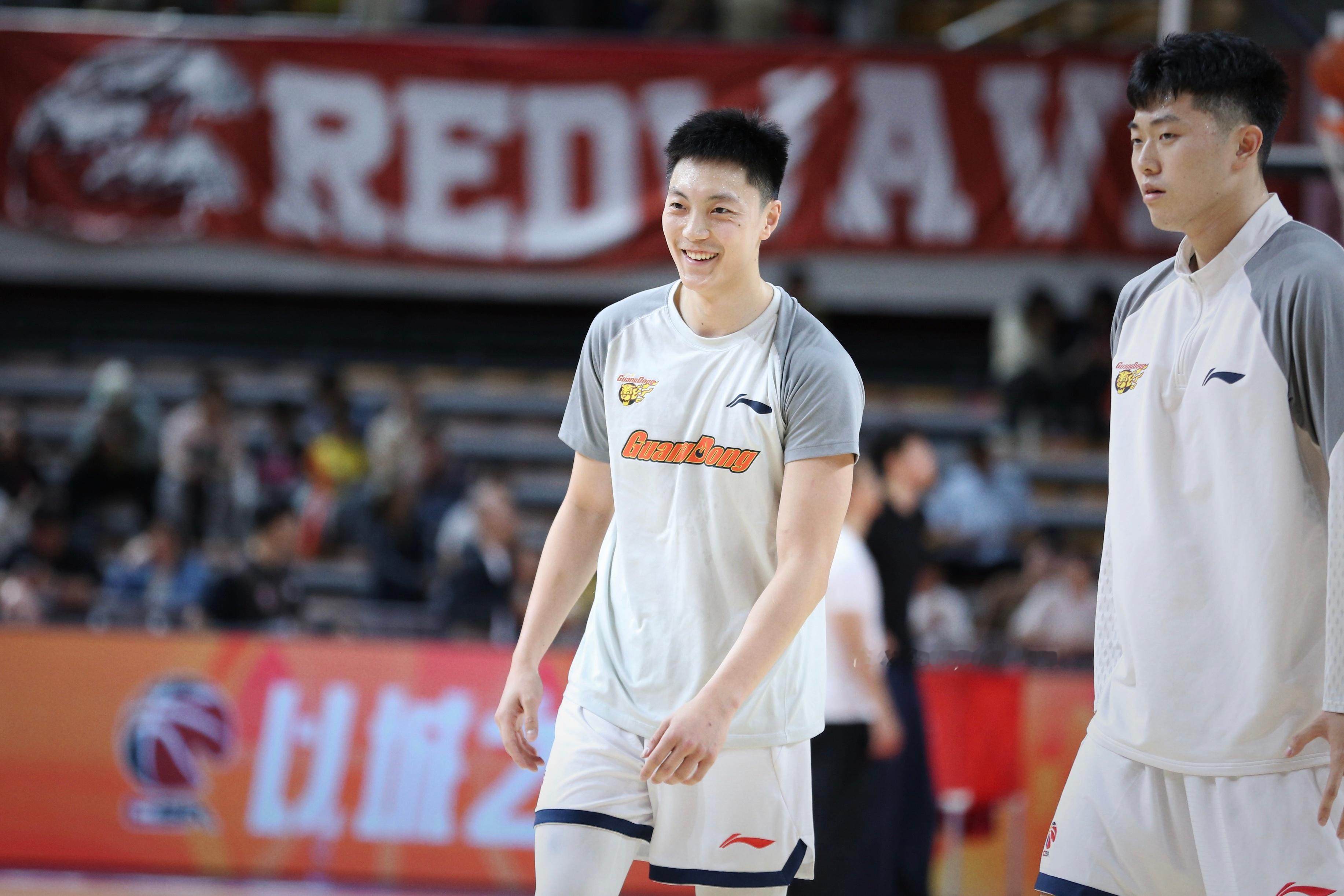 远离喧嚣做自己🤞🏻photobyhudou胡明轩广州男篮vs广东男篮