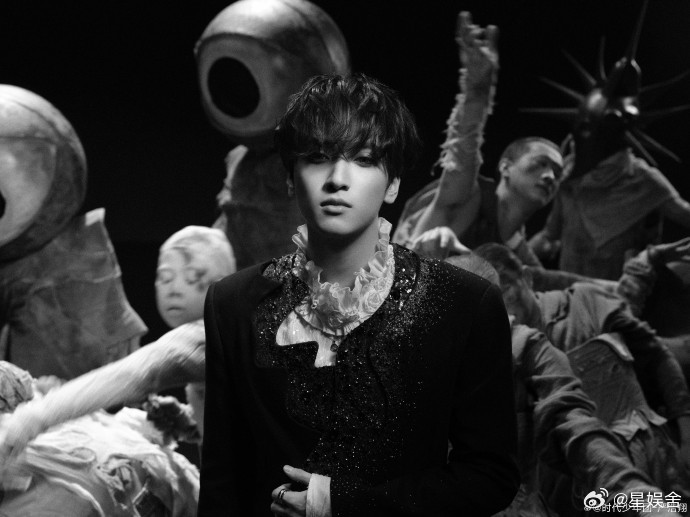 严浩翔新歌哥特男鬼味严浩翔阴湿男鬼感 这才是顶级概念舞台！严浩翔新歌把哥特男鬼味