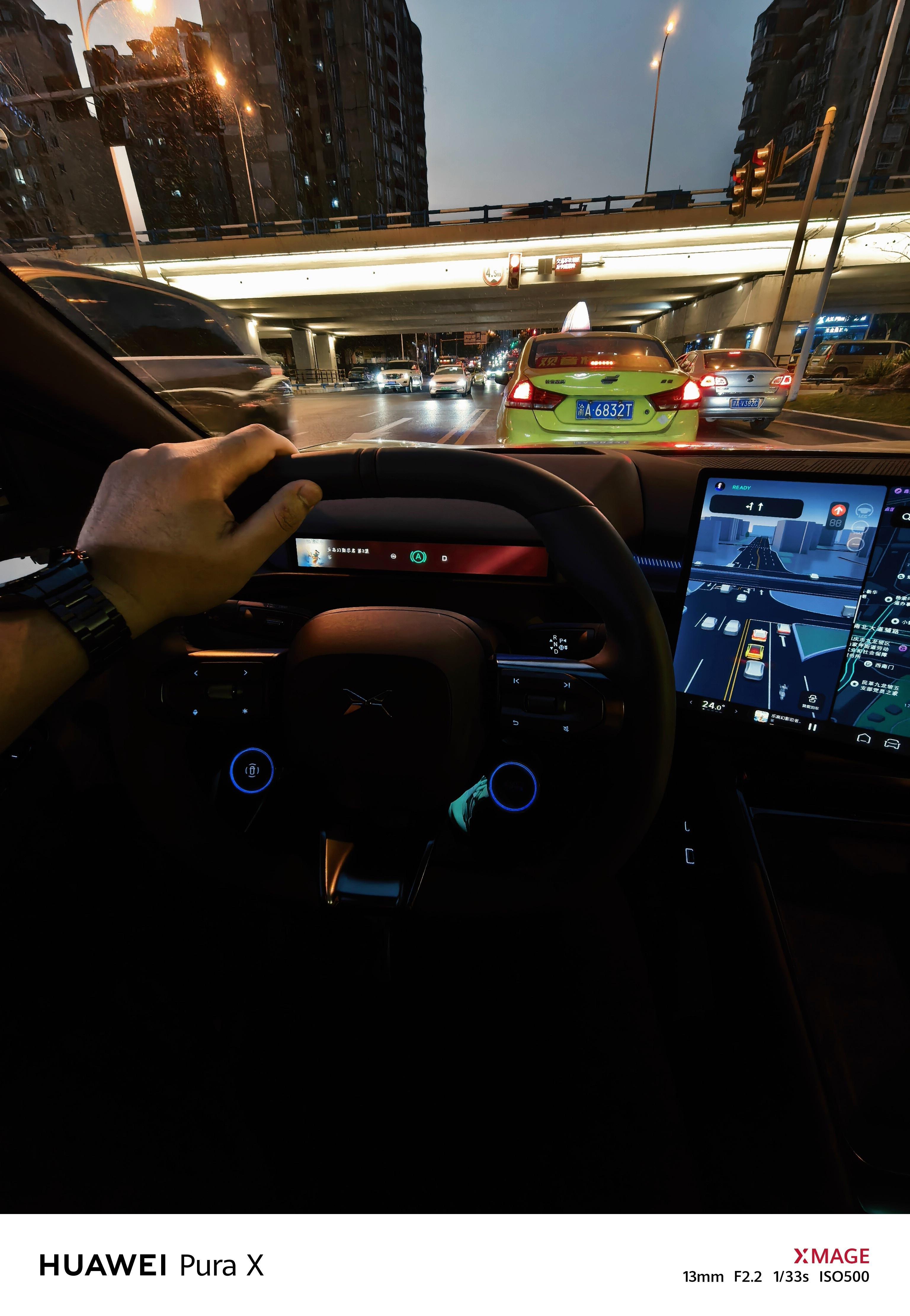 开车回家，路过一条以前很火爆的美食街，以前这个点，这条街基本都是“人声鼎沸”，几