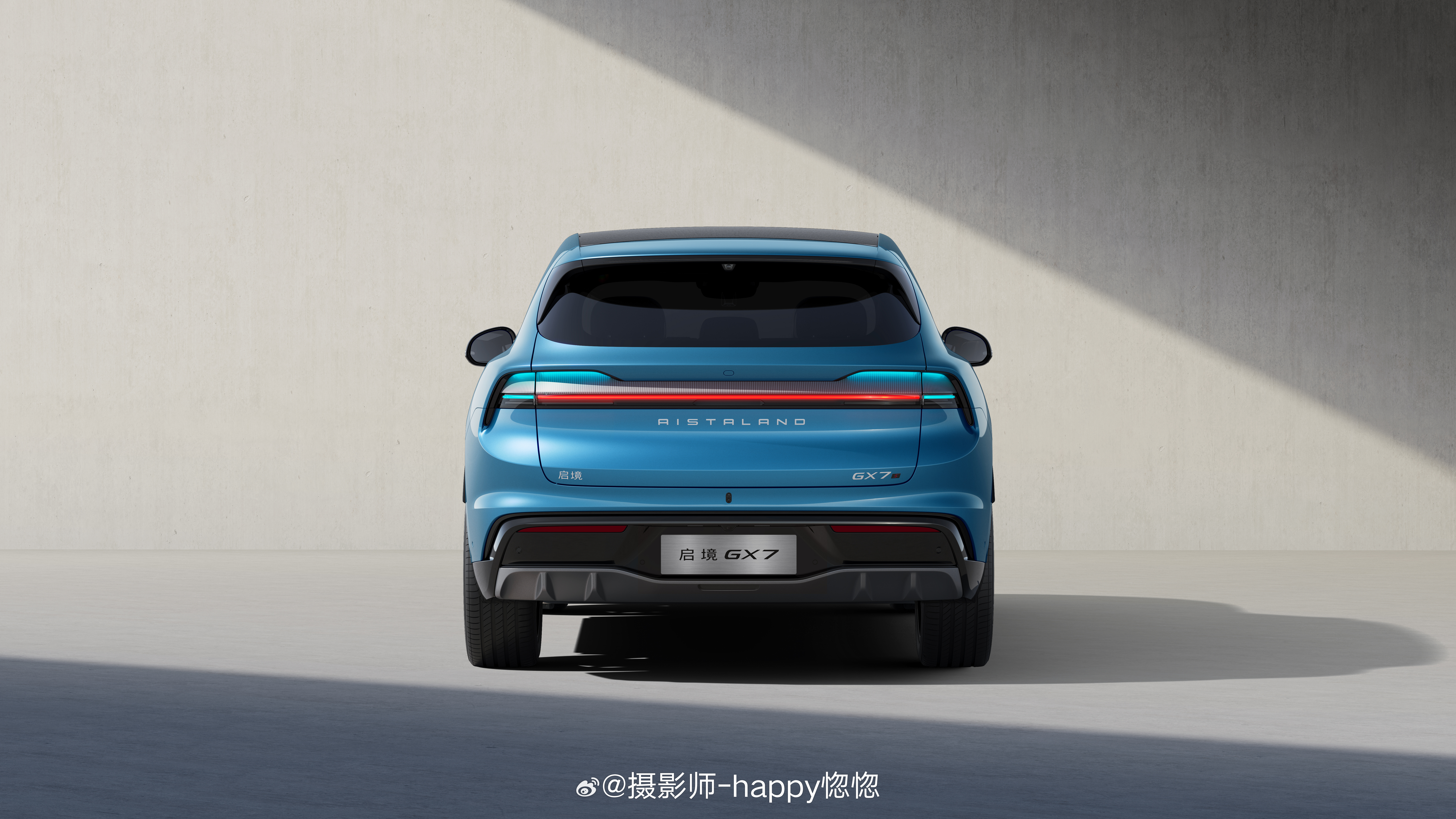 实话说，这个级别的五座SUV，能把后排做得宽敞不稀奇，但宽敞的同时外形还不臃肿，
