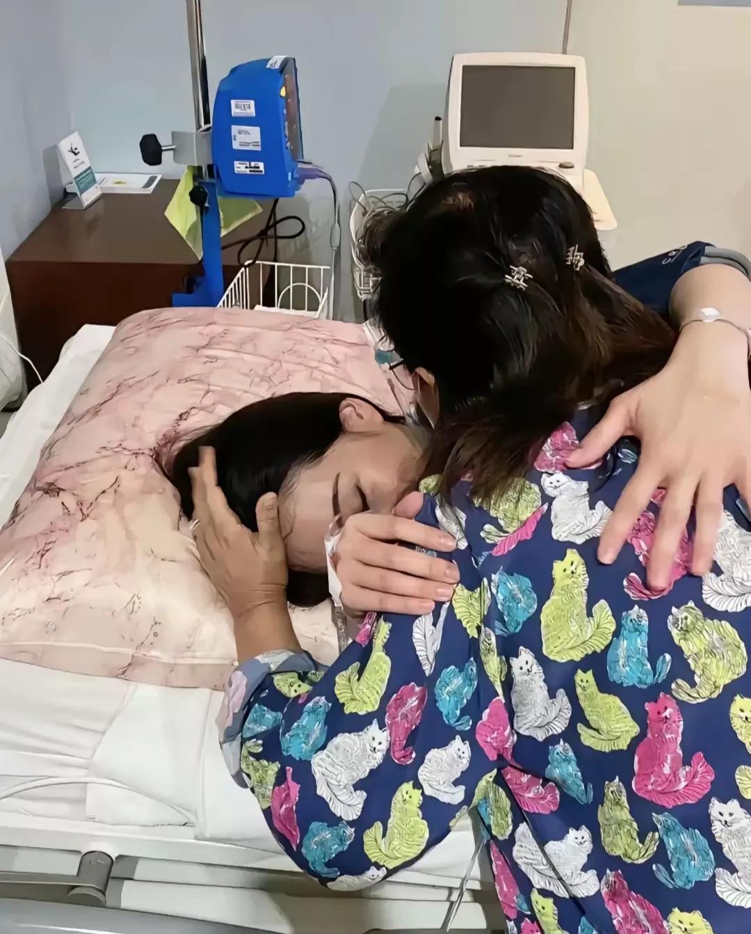 探视完父亲，佩通坦病了，情况还挺严重，进了急诊室！ 
昨天，佩通坦接受采访时曾表