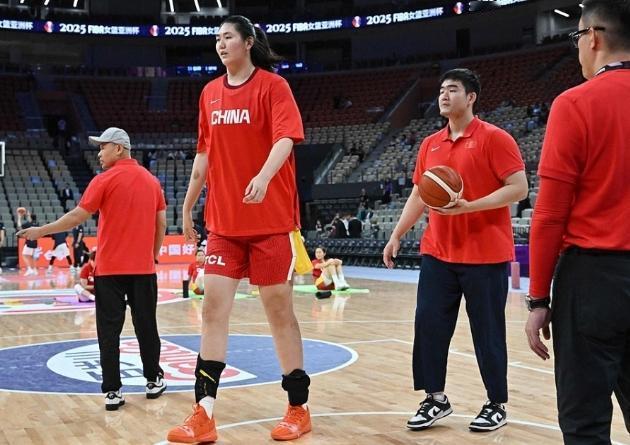 女篮世界杯首场热身赛中国女篮旗开得胜！

张子宇此役堪称“篮下核武”，仅替补登场