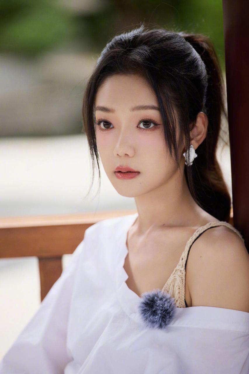 被希林娜依高歌声治愈了希林娜依高一开口就是故事感 她唱“找一头鲸”的时候我突然鼻