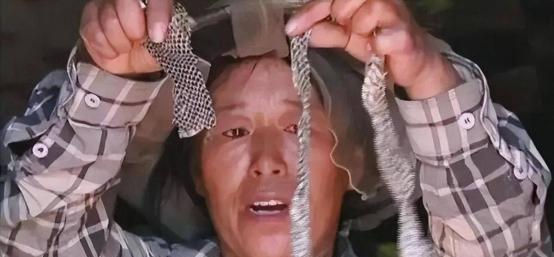 2006年，黑龙江一女子睡觉时，一条大蛇钻进了她的被窝，女子心软没把它赶走，谁知