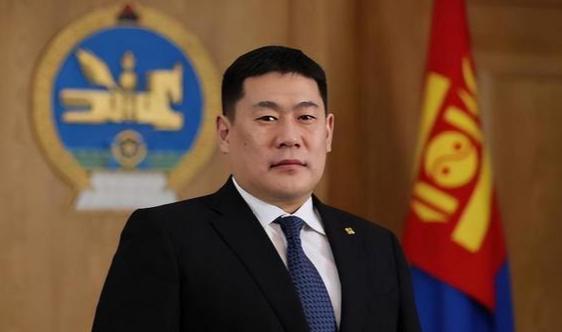 一觉醒来，中国邻国政治大变天！美国稀土计划破产？
 
最近蒙古政坛闹出大动静，亲