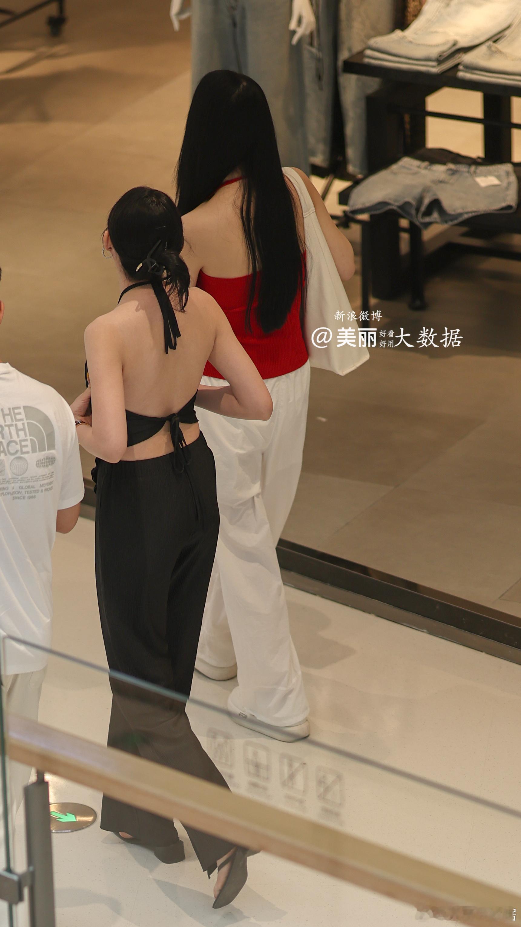 内馆拍的[嘻嘻] ​​​