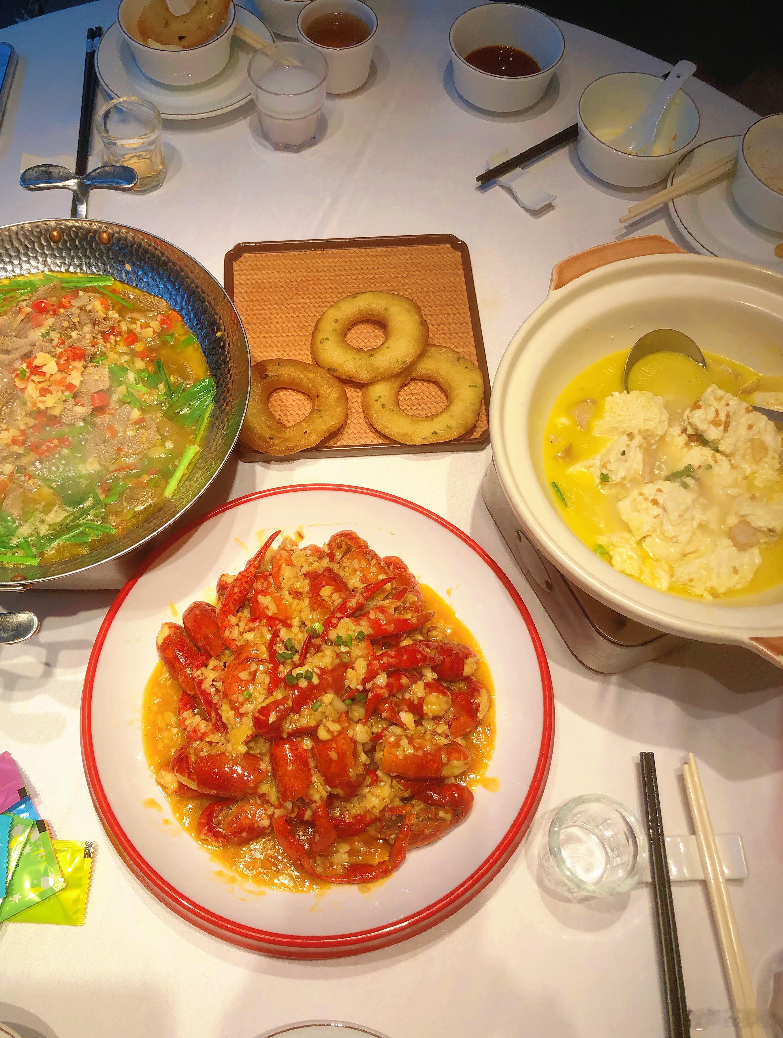 美食探店 湖北同事强烈推荐的一间湖北菜馆，装修清雅安静，出品走精致路线，食材新鲜