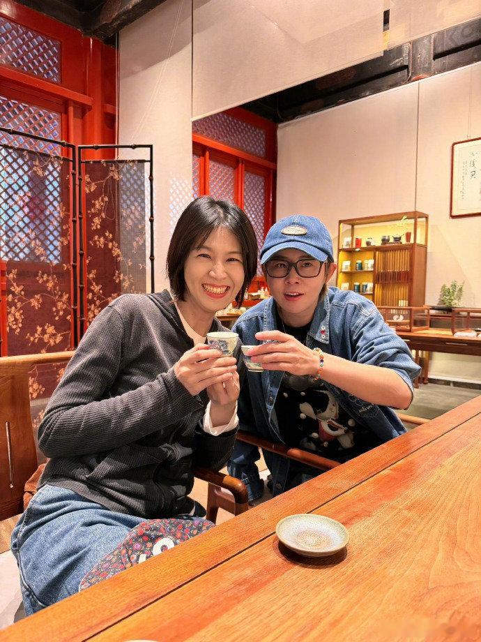 王濛带曾沛慈逛北京当初节目里就觉得王濛和曾沛慈气场特别合，沛慈自己也说俩人“气味