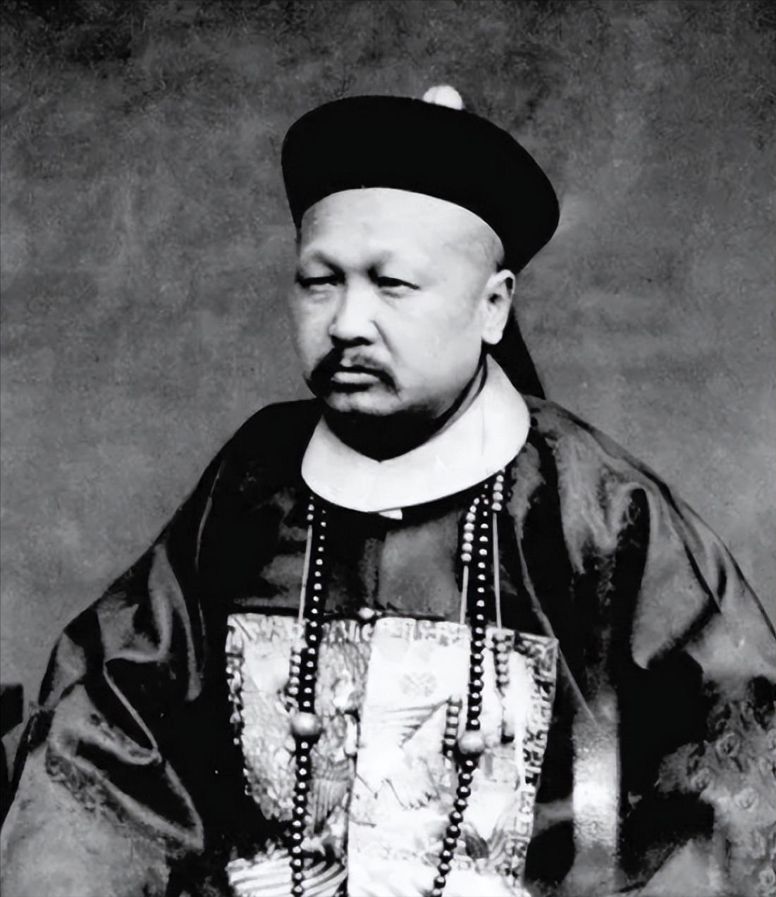 1901年，慈禧为了取悦洋人，命令军机处大臣赵舒翘自杀。上午八点，赵舒翘接连吃了