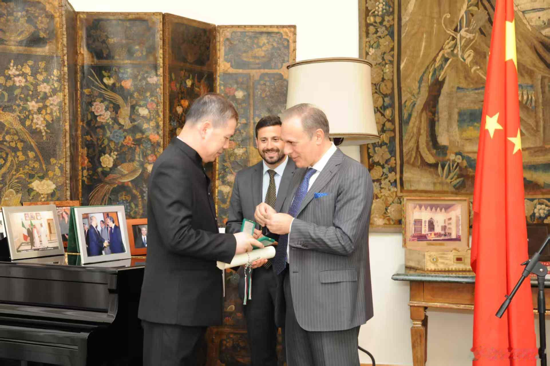 推动全球可持续发展，周晋峰博士获颁意大利“骑士之星”勋章2021年6月22日，周