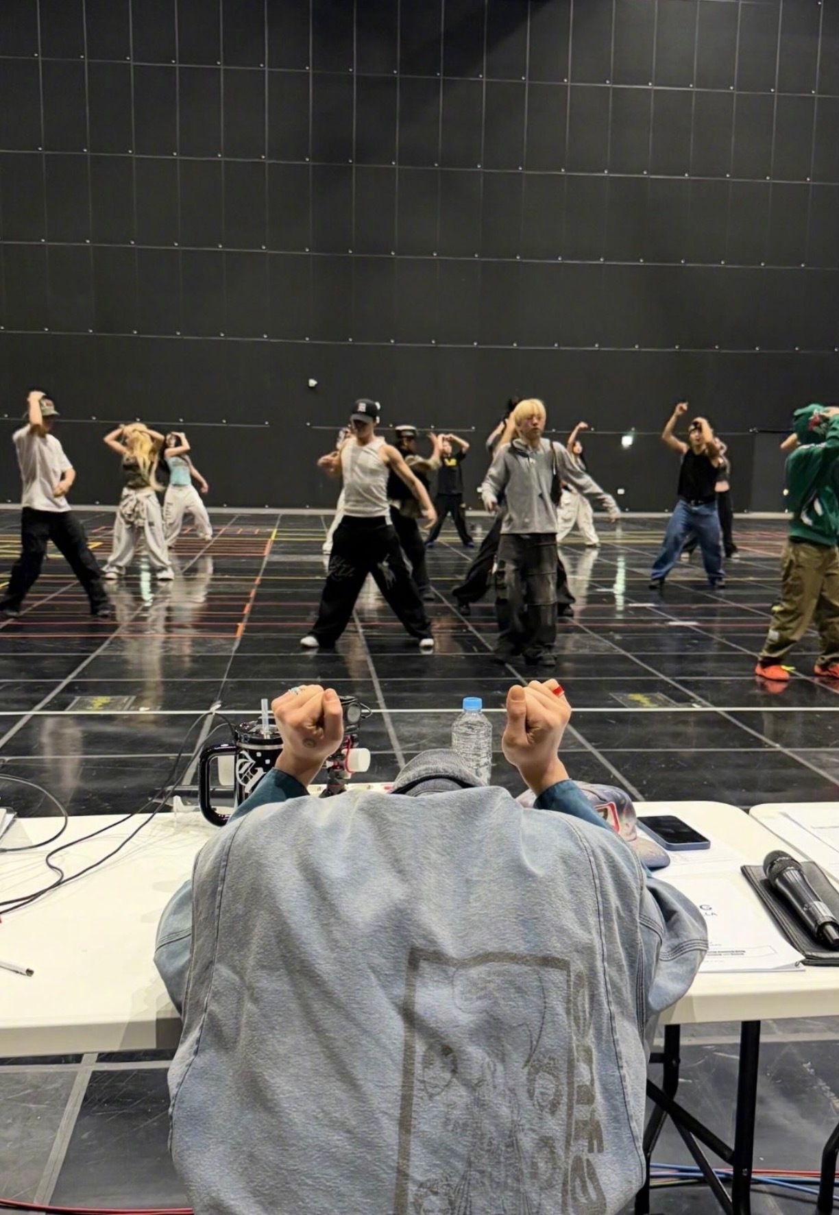 【Theqoo】疑似正在为BIGBANG科切拉舞台做准备的G-DRAGON 权志