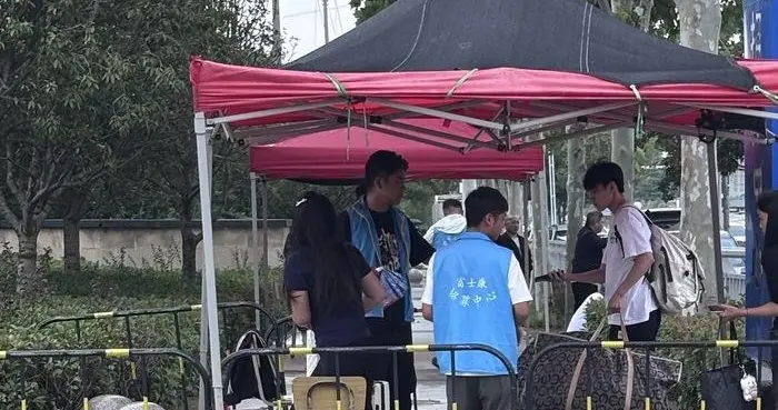 苹果新品发布！郑州富士康iPhone17港区产线已接近满产，返费价格突破9000元，近20万人两班倒赶