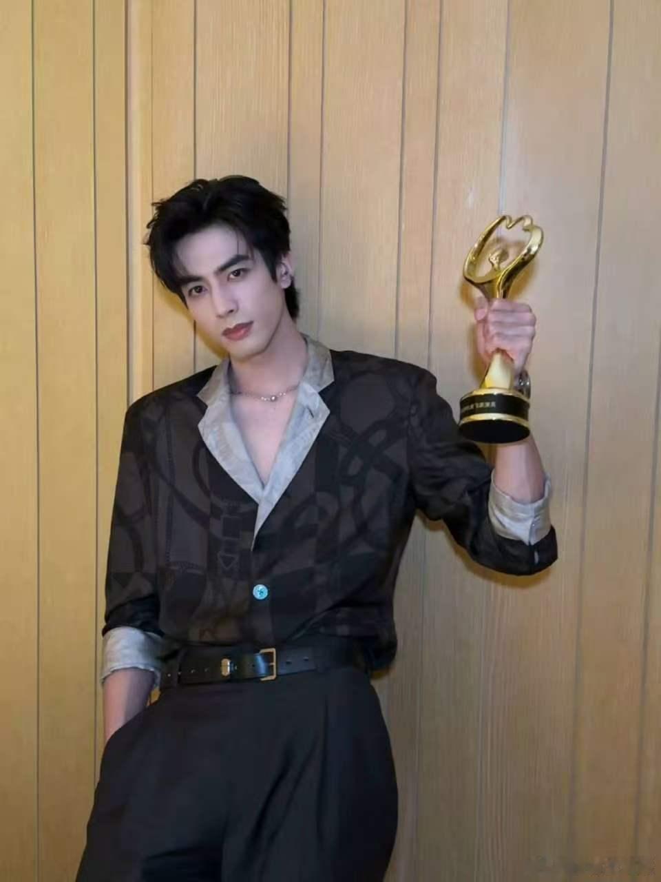 张碧晨宋威龙完形填空 啥情况！张碧晨宋威龙玩起“完形填空”合唱啦，一句接一句，这